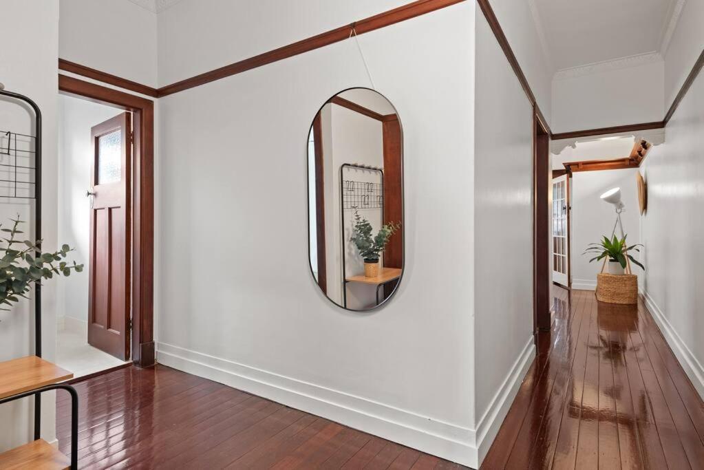Art Deco In Ascot! ~ 2 Bed / 1 Bath / 1 Car Appartement Brisbane Buitenkant foto