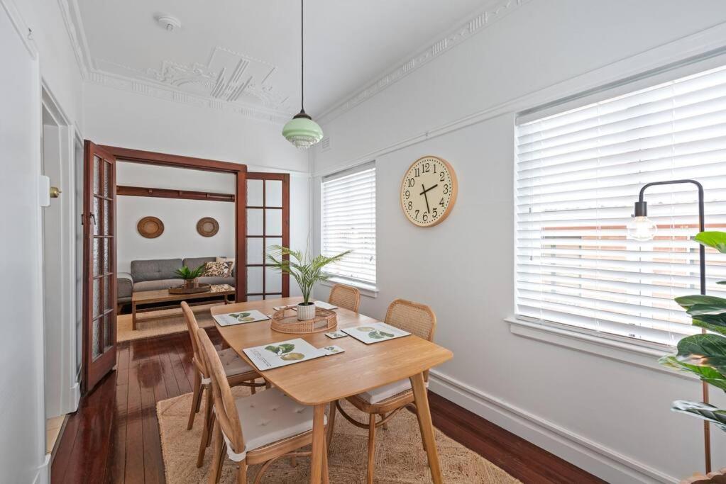 Art Deco In Ascot! ~ 2 Bed / 1 Bath / 1 Car Appartement Brisbane Buitenkant foto